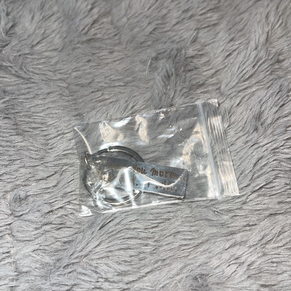 **FREE WITH ANY PURCHASE** KEYCHAIN | Amazon - Picture 6 of 8